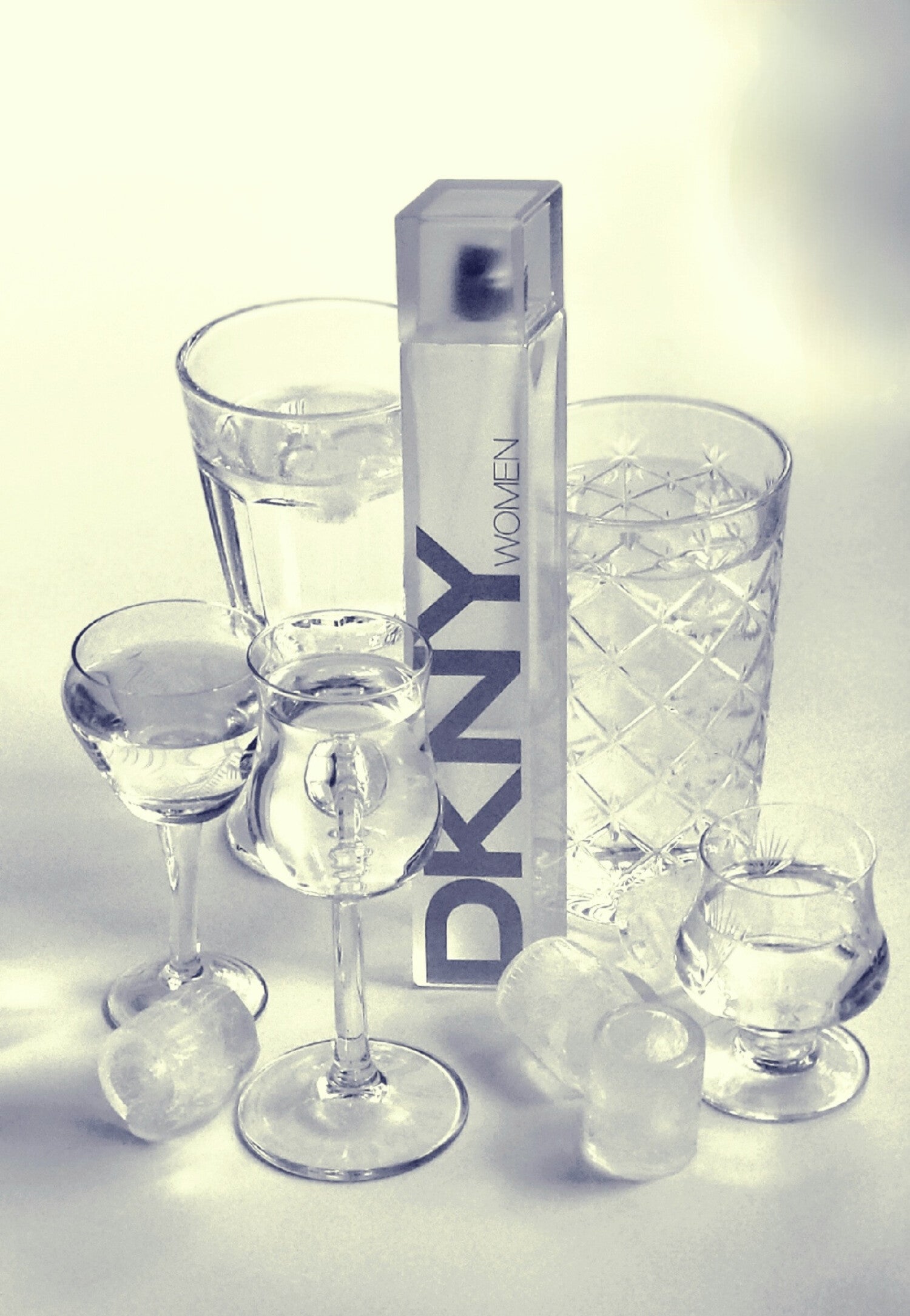 DKNY Energizing Eau de Parfum Bottle